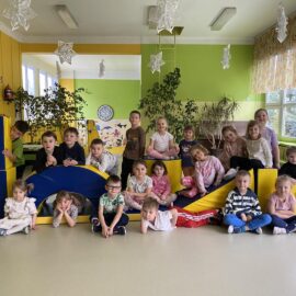 Zabawy o charakterze gimnastycznym z wykorzystaniem drewnianego sprzętu do ćwiczeń Zabawy o charakterze gimnastycznym z wykorzystaniem drewnianego sprzętu do ćwiczeń