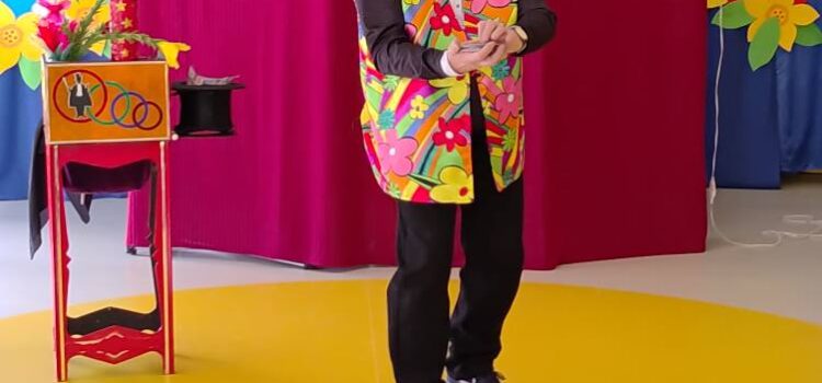 Pokaz iluzjonistyczny „Z magią na wesoło” Pokaz iluzjonistyczny „Z magią na wesoło”