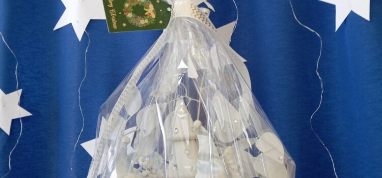 Stroik bożonarodzeniowy na licytację charytatywną Stroik bożonarodzeniowy na licytację charytatywną