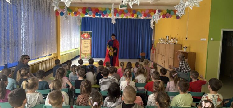 Spektakl pt.: ” Magiczny świat figlarnego Błazna”
