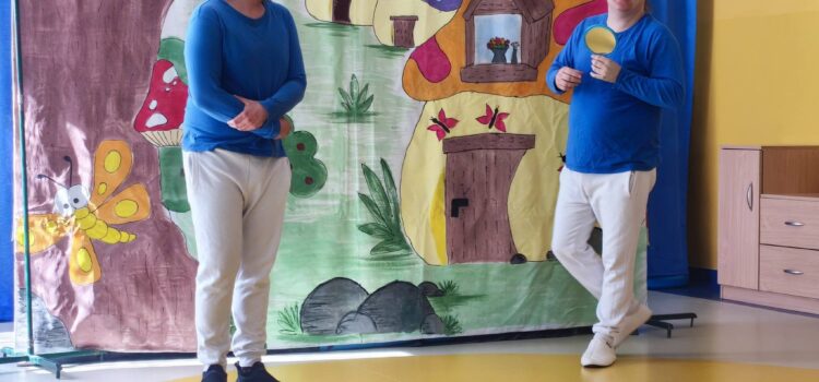 Teatrzyk pt.”Zaczarowany medalion – z serii Smerfne Przygody” Teatrzyk pt.”Zaczarowany medalion – z serii Smerfne Przygody”