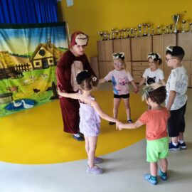Przedstawienie pt. „Małpka Fiki Miki” Przedstawienie pt. „Małpka Fiki Miki”
