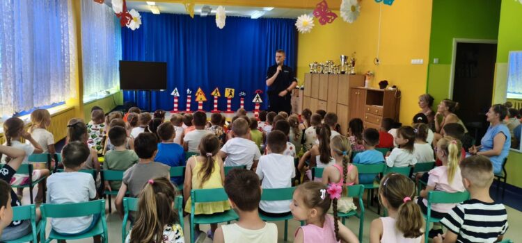 „Bezpieczne wakacje” – spotkanie z policjantem